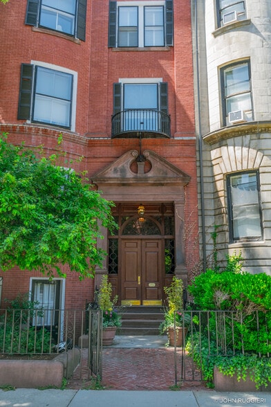 Building Photo - 352 Beacon St