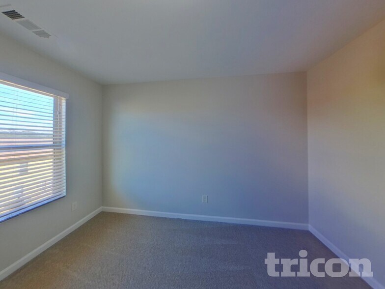 Building Photo - 438 Lake Ridge Ln