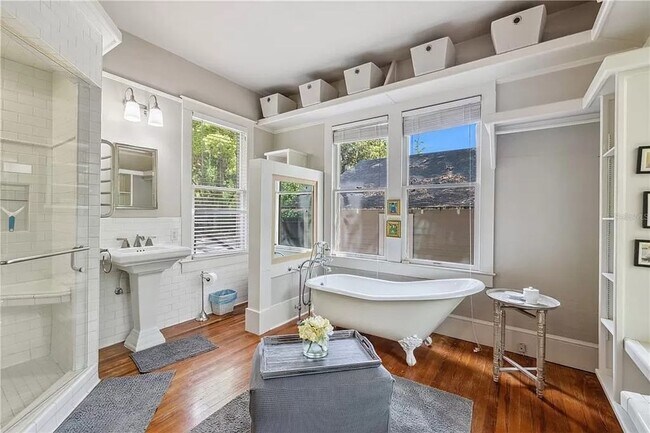 Building Photo - 2 Bed 2 Bath House in Duckpond with 2 Car Garage!