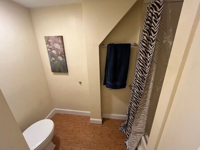Building Photo - 2 bed 2 bath Single Family Home in Bexley ...