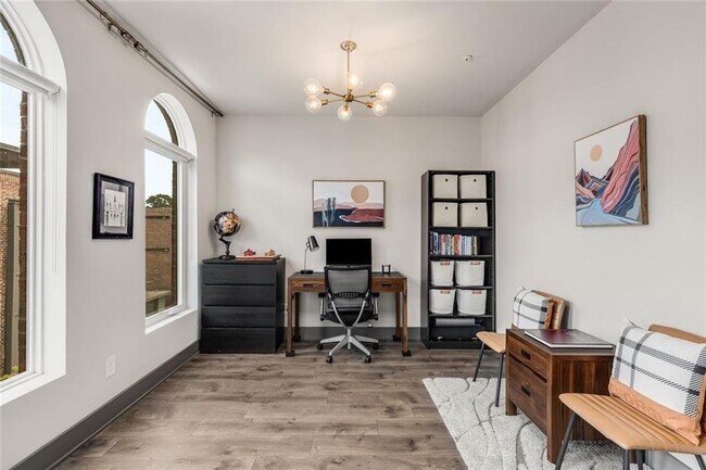 Building Photo - 1300 Chelsea Cir NW