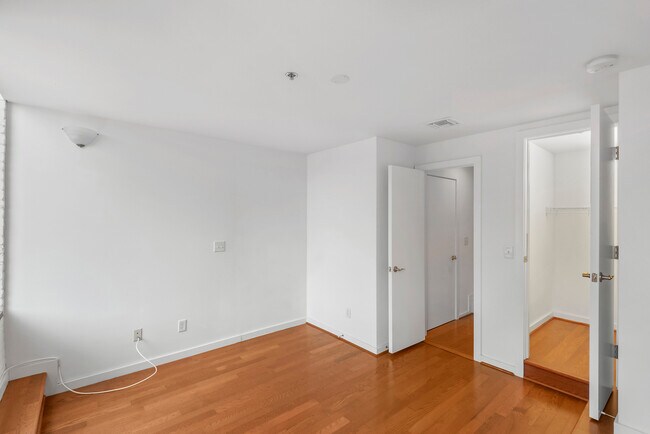 Building Photo - 285 E Stuart Ave