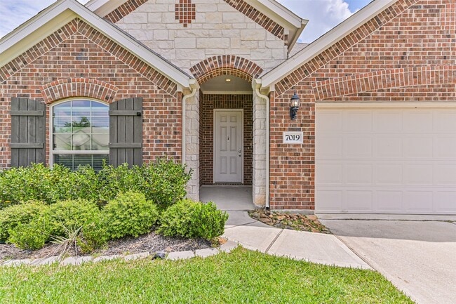 Building Photo - 7019 Terra Dr