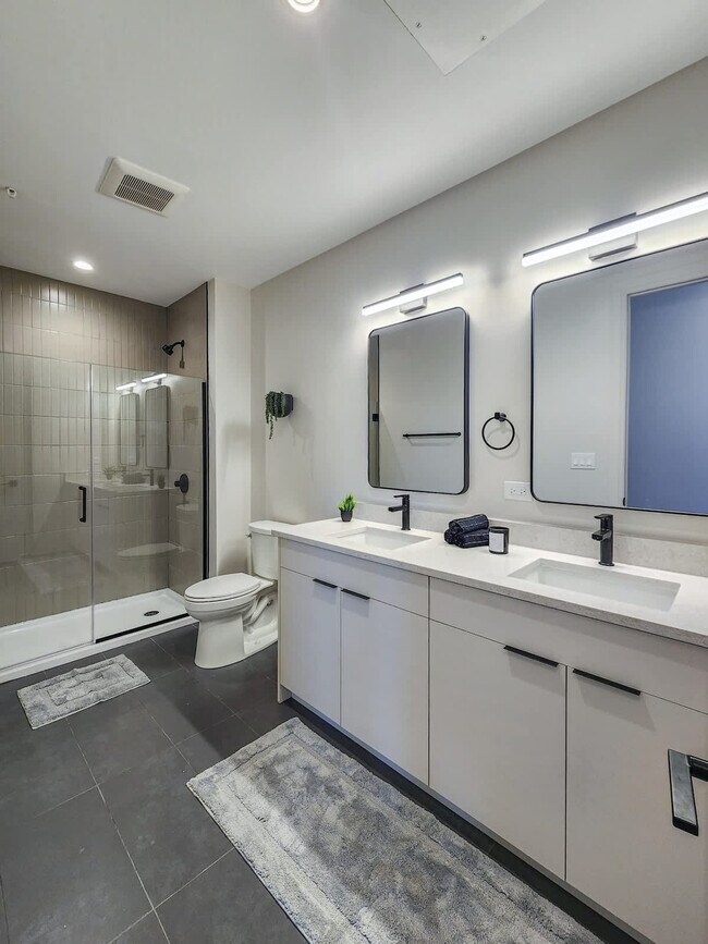 Building Photo - 1934 W North Ave