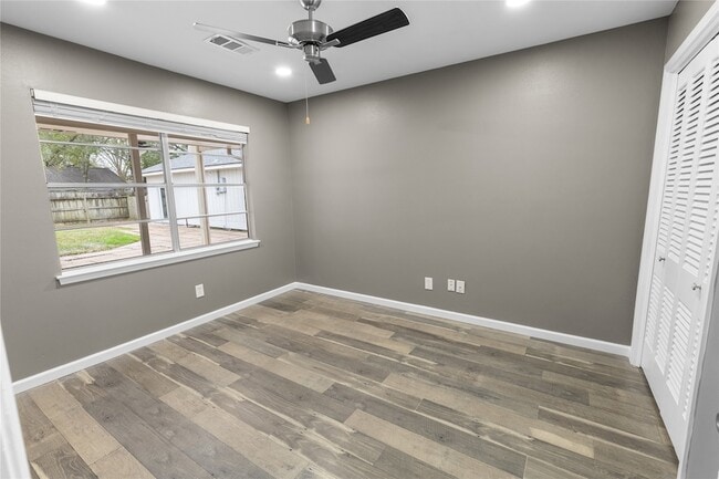 Building Photo - 302 Shadow Creek Dr