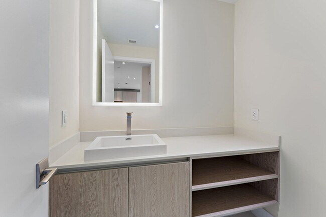 Building Photo - 3100 N Ocean Dr