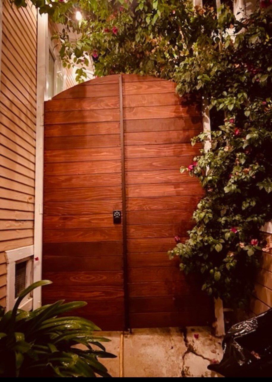 Building Photo - 1058 W 6th St