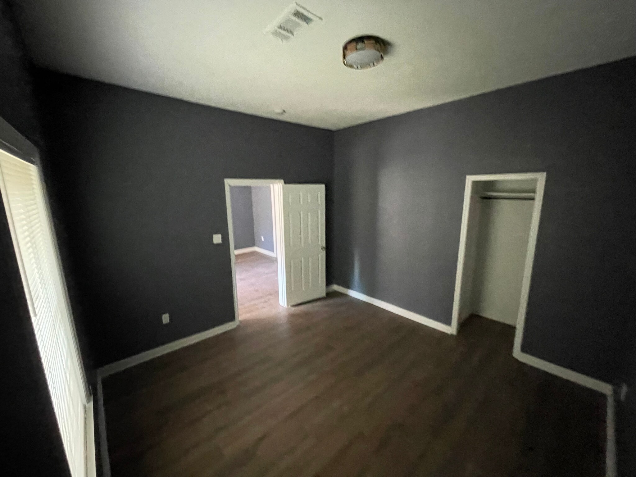 Building Photo - 1519 W 46th St
