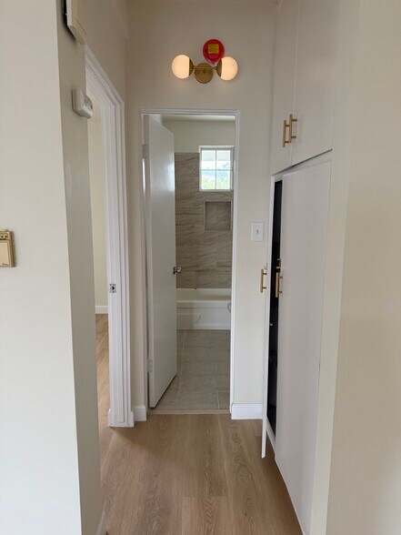 Building Photo - 1929 N Commonwealth Ave