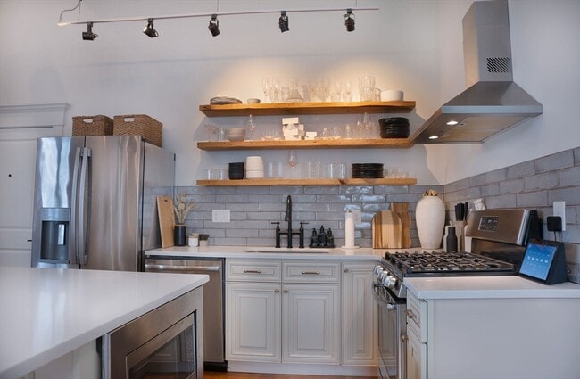 Building Photo - 11 S Mason St