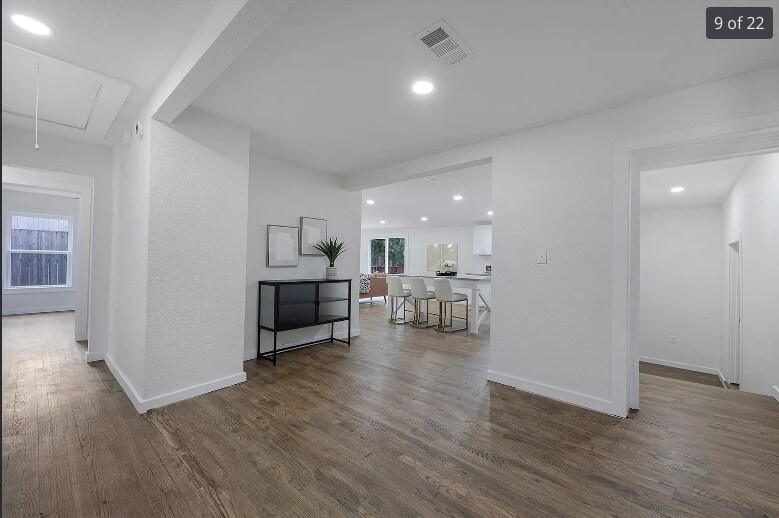 Building Photo - 10913 Joaquin Dr