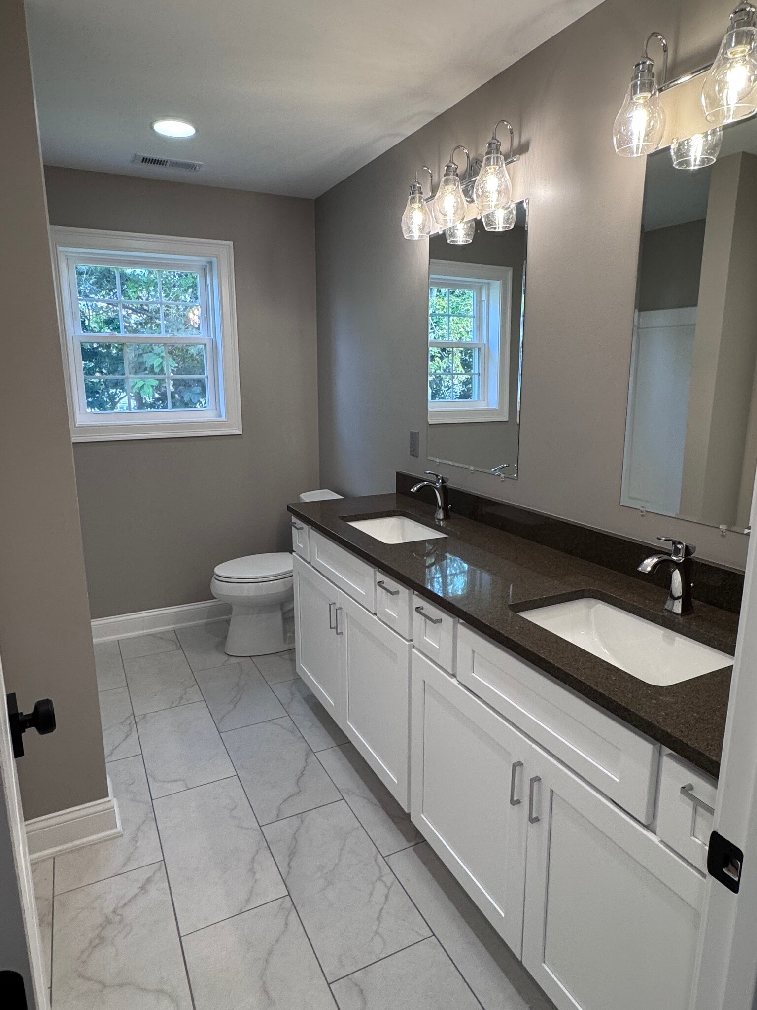 Building Photo - 21 Charles St