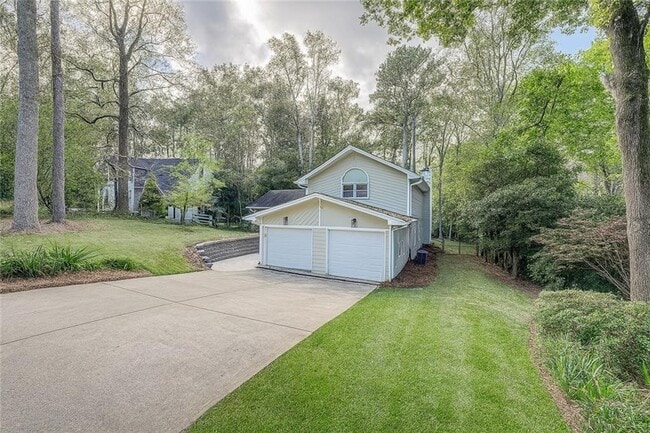 Building Photo - 1185 Lake Colony Dr