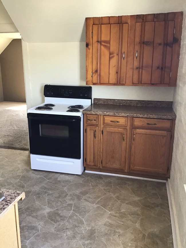 Building Photo - 362 W 5th St