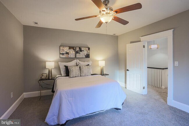 Building Photo - 3803 Cedardale Rd