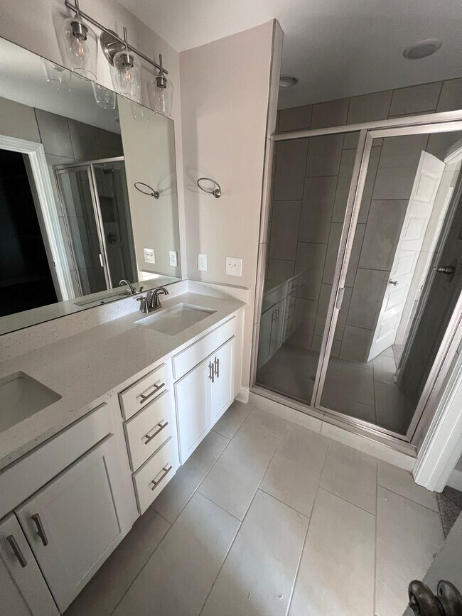 Building Photo - Townhome in Swann's Bridge