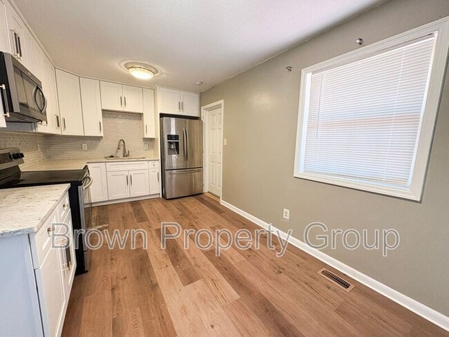 Building Photo - 707 Odell Rd