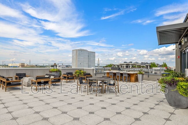 Building Photo - 5 Gadsdenboro St