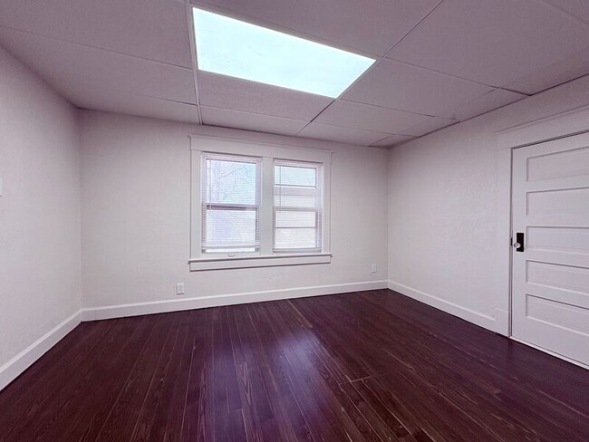 Building Photo - 1416 S Hardy Ave