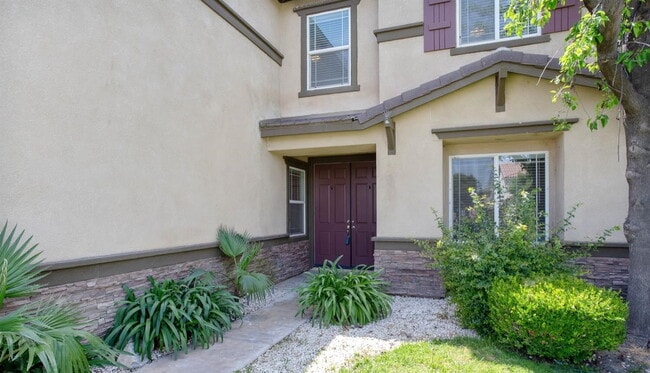 Building Photo - Room to Live & Grow! Expansive 3,547 Sq. Ft. 4-Bedroom 2.5 Bath Home