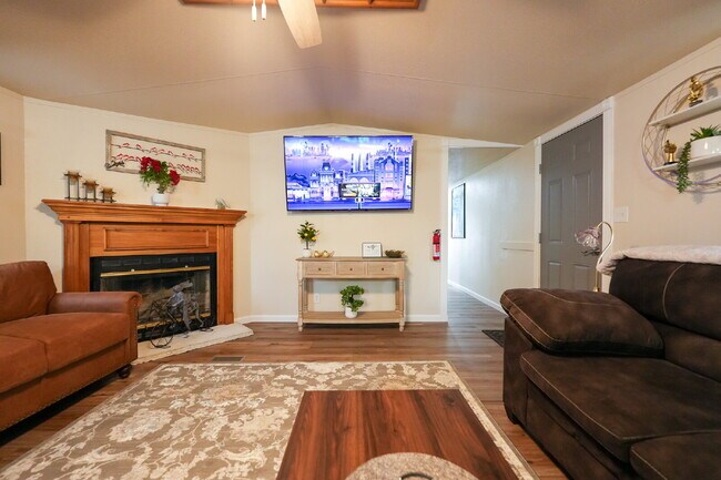 Primary Photo - Modern Furnished 2 Bed/2 Bath Home • Laundry • Internet Included