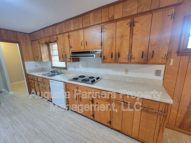 Building Photo - 1125 Crestview Dr