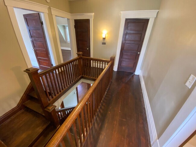 Building Photo - 426 E 15th Ave