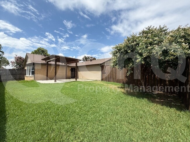 Building Photo - 2929 Holy Cross Ln