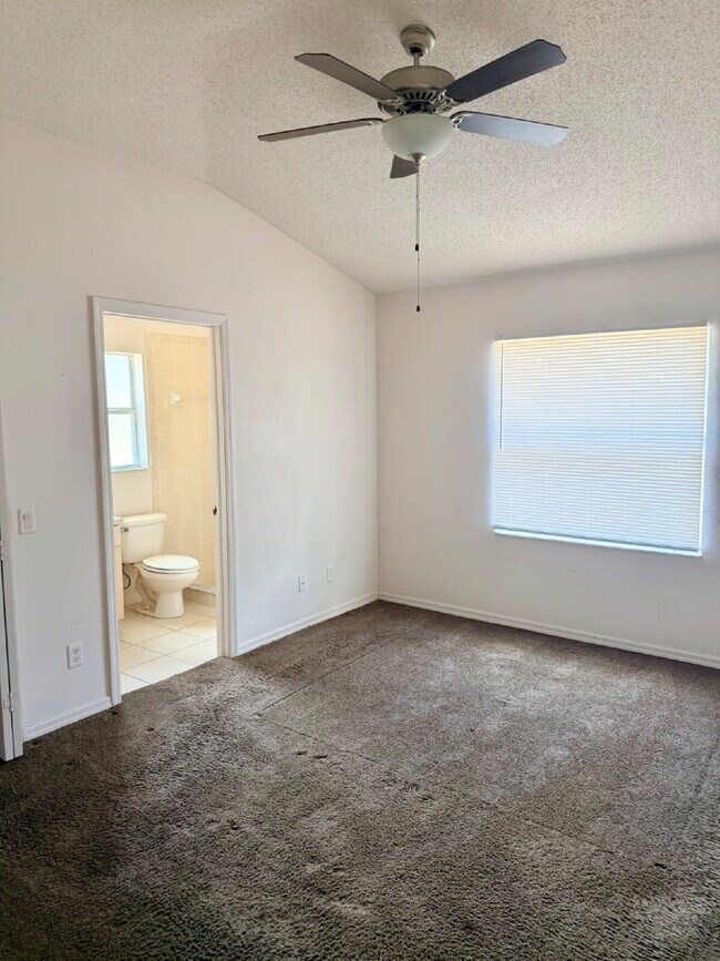 Building Photo - 3 Bedrooms, 2 Bathrooms, 2 Car Garage Home For Rent.