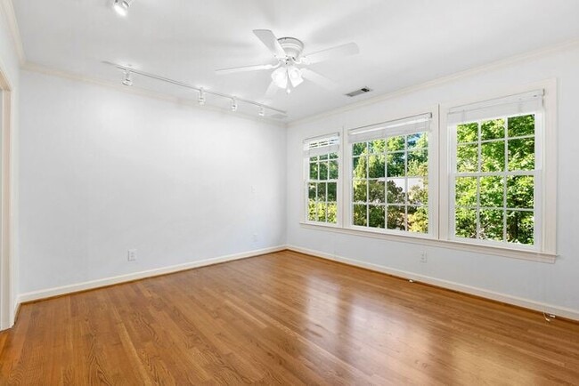 Building Photo - 459 Ivy Park Ln NE