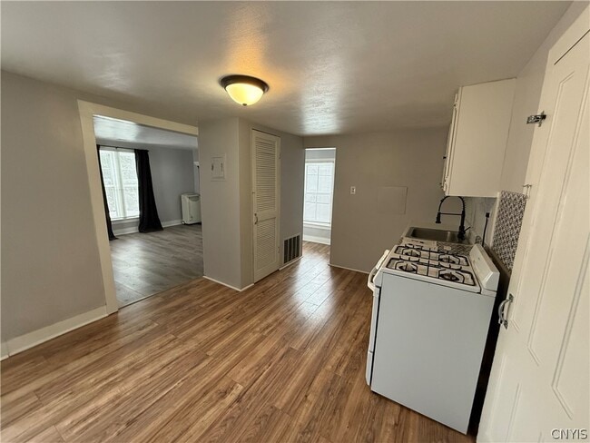 Building Photo - 7 Pimm Ave