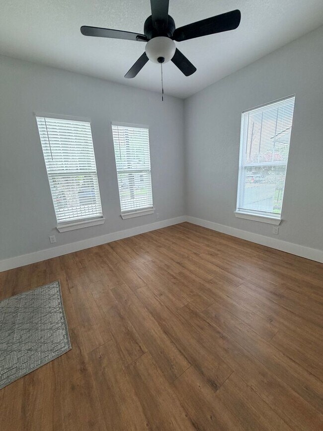 Building Photo - Beautiful Renovated Home Available for Lease!