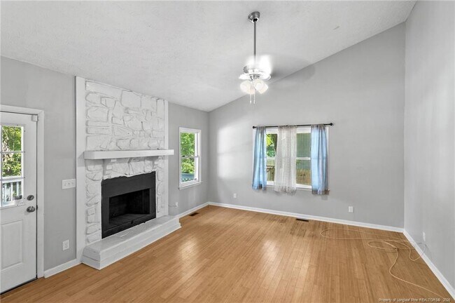 Building Photo - 904 Dandridge Dr