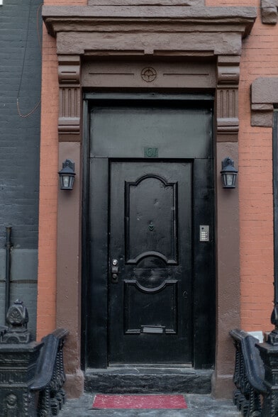 Charming, historic entrance on Duffield St. - 61 Duffield St