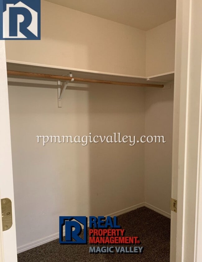 Building Photo - Cute Single-Family Home Available!!