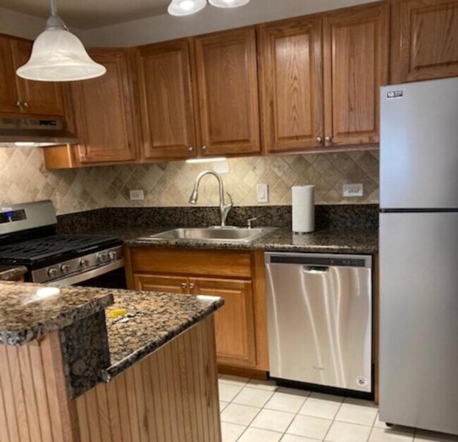 Building Photo - 10408 Major Ave