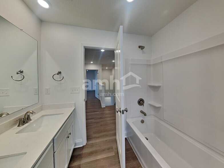 Building Photo - 9139 Henley Ave