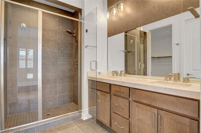 Building Photo - 670 Grey Saker St