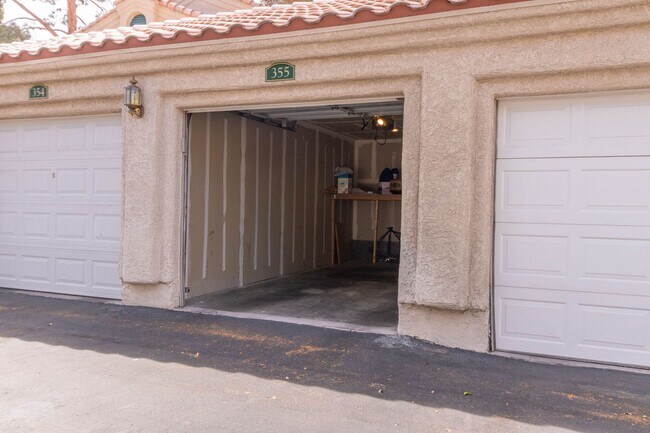 Building Photo - SPECTACULAR 2BED/2BATH CONDO IN HENDERSON!