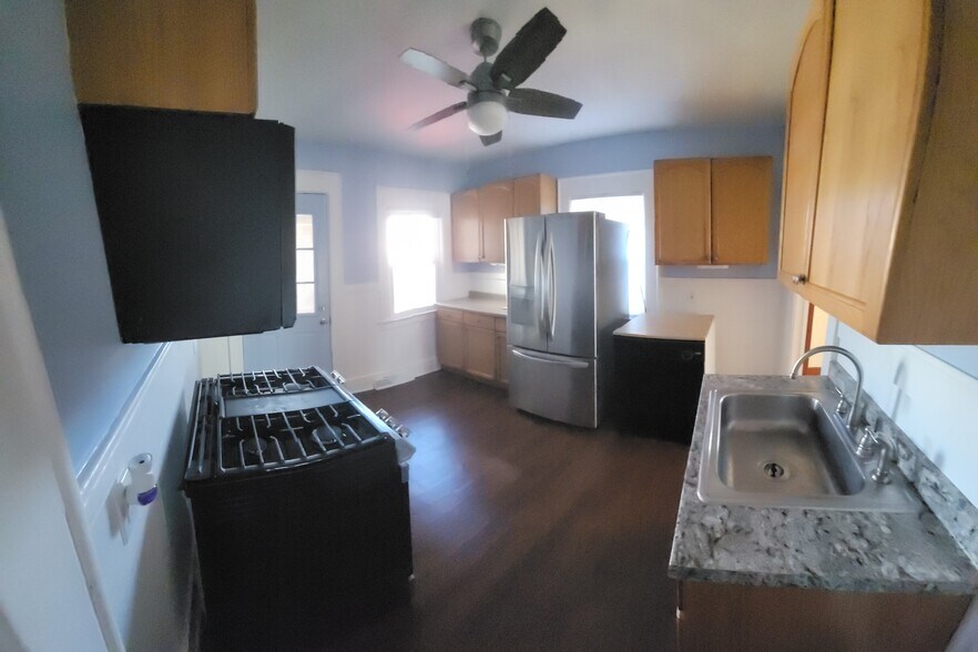 Building Photo - 402 Hartwell Ave