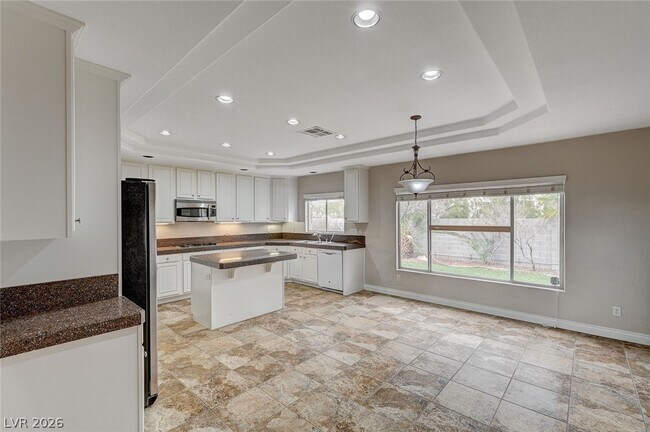 Building Photo - 6586 W Diablo Dr