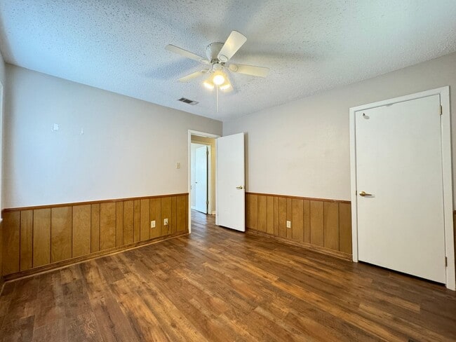 Building Photo - Beautiful 3 Bed 2 Bath Home
