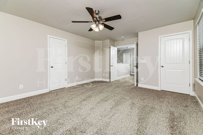 Building Photo - 220 Outwater Ridge Dr