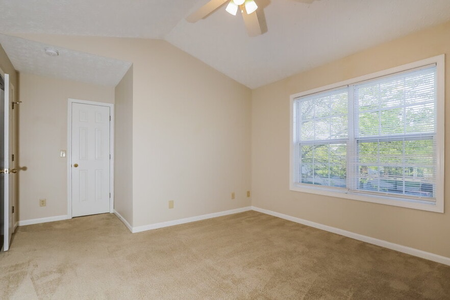 Building Photo - 1541 Brookfield Cir