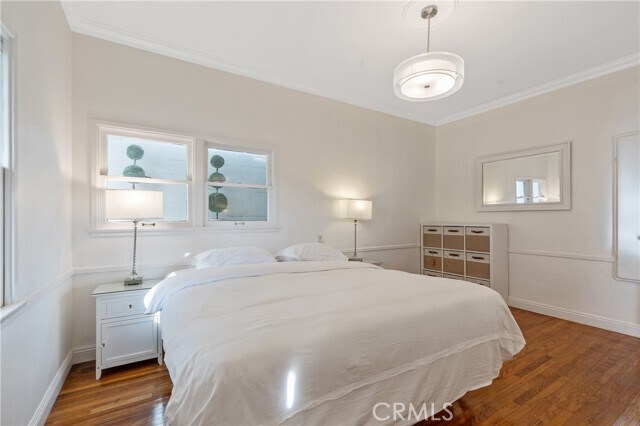 Building Photo - 1325 E Altadena Dr