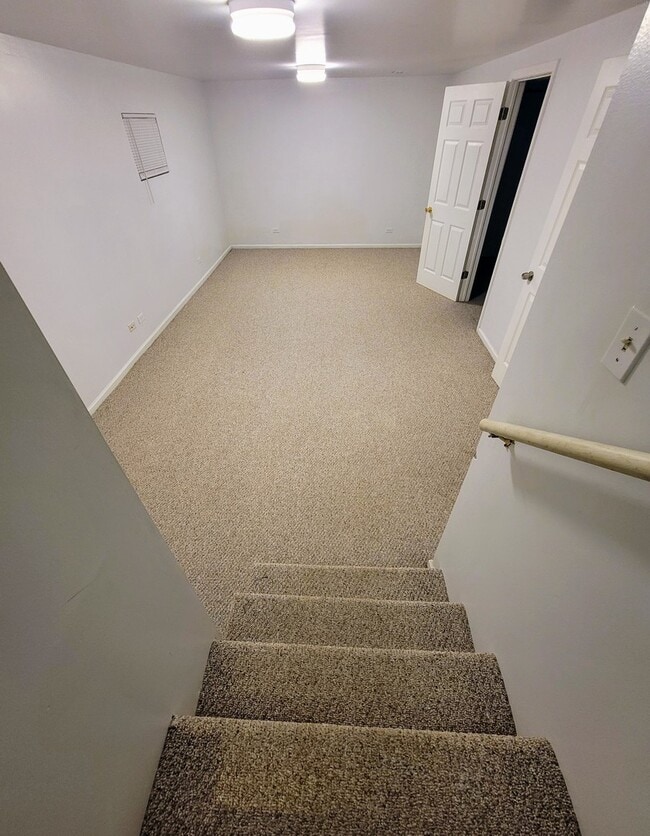 Building Photo - 109 Green Meadow Ct
