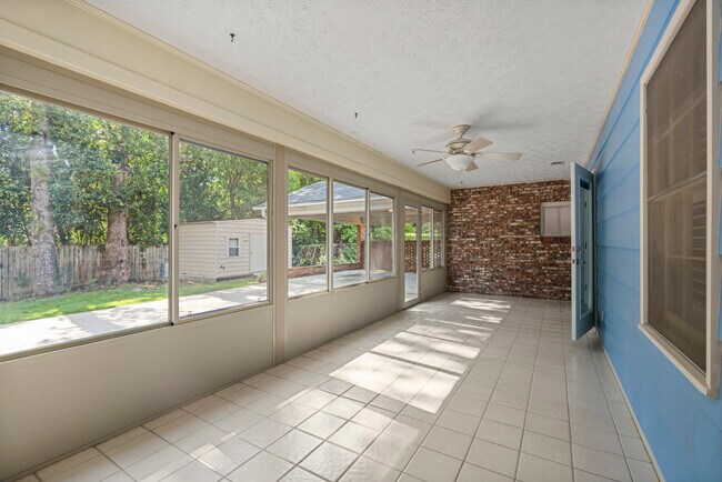 Building Photo - 5827 Winvelly Dr