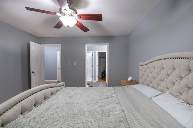 Building Photo - 304 Bridle Path