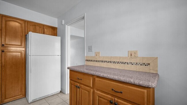 Building Photo - 1810 Northwest Ct