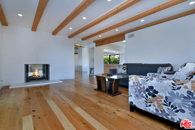 Building Photo - 2145 Linda Flora Dr